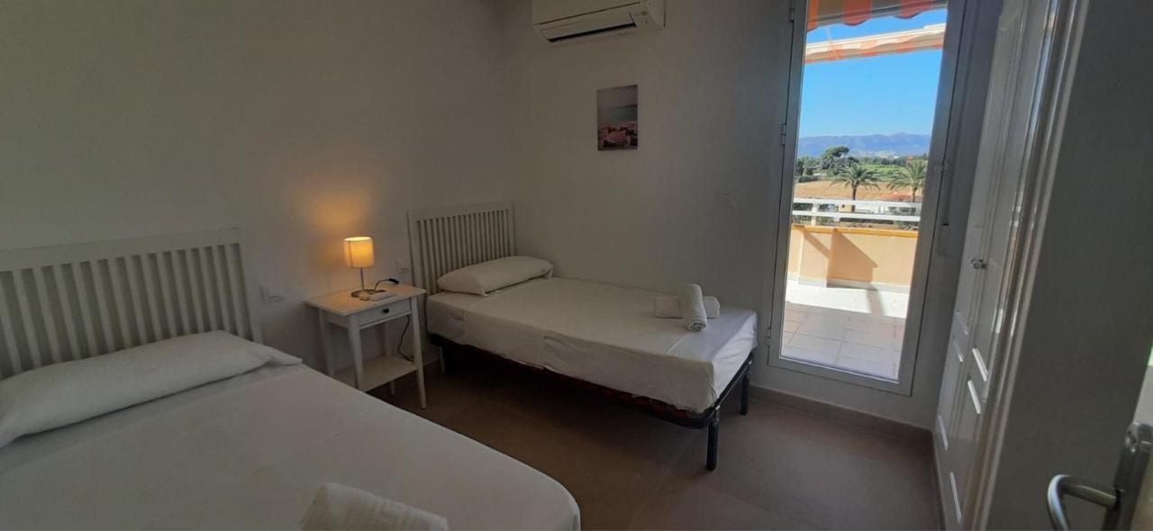 Atico En Urb Bahia De De Vacaciones Mar Por Medio Appartement Dénia